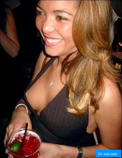 Невнимательность или случайность. Подборка девушек с выпавшими прелестями Невнимательность или случайность. Подборка девушек с выпавшими прелестями