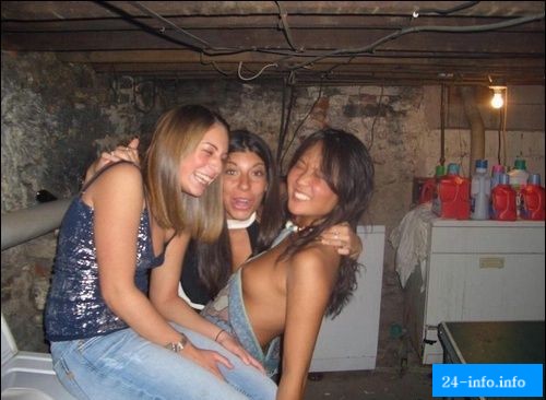 Невнимательность или случайность. Подборка девушек с выпавшими прелестями Невнимательность или случайность. Подборка девушек с выпавшими прелестями