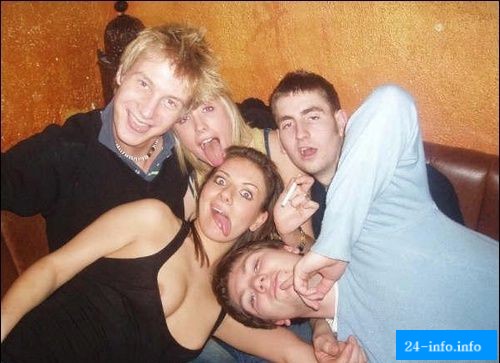 Невнимательность или случайность. Подборка девушек с выпавшими прелестями Невнимательность или случайность. Подборка девушек с выпавшими прелестями