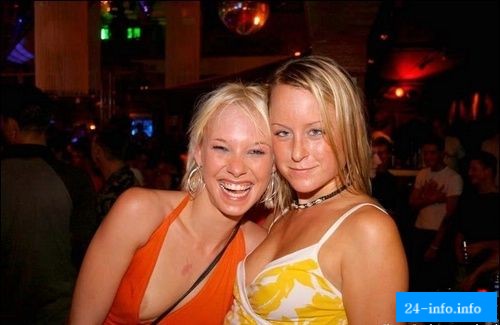 Невнимательность или случайность. Подборка девушек с выпавшими прелестями Невнимательность или случайность. Подборка девушек с выпавшими прелестями