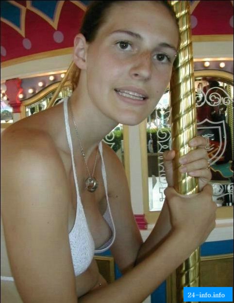 Невнимательность или случайность. Подборка девушек с выпавшими прелестями Невнимательность или случайность. Подборка девушек с выпавшими прелестями