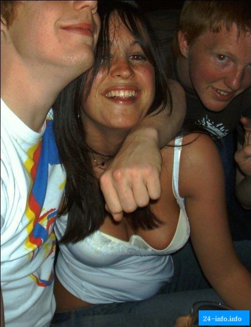 Невнимательность или случайность. Подборка девушек с выпавшими прелестями Невнимательность или случайность. Подборка девушек с выпавшими прелестями