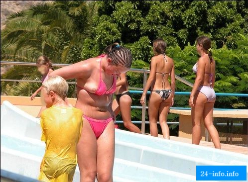 Невнимательность или случайность. Подборка девушек с выпавшими прелестями Невнимательность или случайность. Подборка девушек с выпавшими прелестями