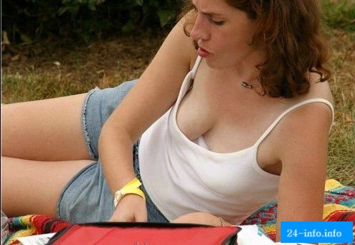 Невнимательность или случайность. Подборка девушек с выпавшими прелестями Невнимательность или случайность. Подборка девушек с выпавшими прелестями