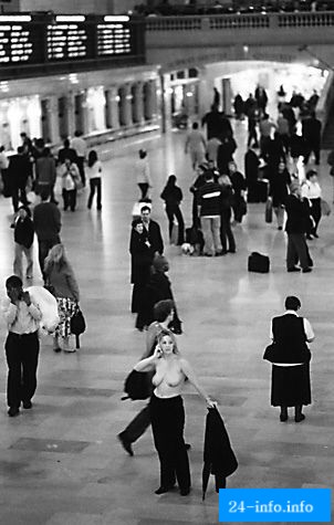 Фотограф борется за права женщин Нью-Йорка ходить топлесс НЮ Фотограф борется за права женщин Нью-Йорка ходить топлесс НЮ