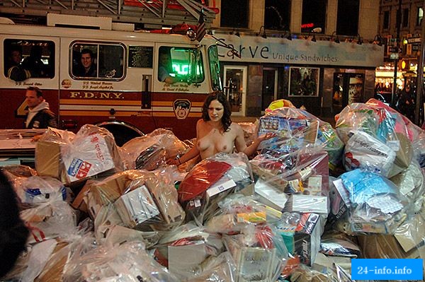 Фотограф борется за права женщин Нью-Йорка ходить топлесс НЮ Фотограф борется за права женщин Нью-Йорка ходить топлесс НЮ