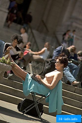 Фотограф борется за права женщин Нью-Йорка ходить топлесс НЮ Фотограф борется за права женщин Нью-Йорка ходить топлесс НЮ