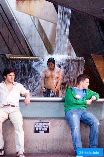 Фотограф борется за права женщин Нью-Йорка ходить топлесс НЮ Фотограф борется за права женщин Нью-Йорка ходить топлесс НЮ