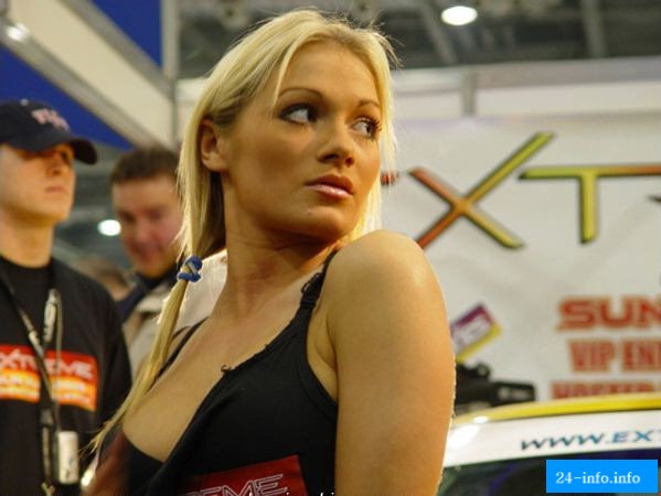 Девушки с автовыставок (50 фотографий)