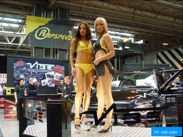 Девушки с автовыставок (50 фотографий)