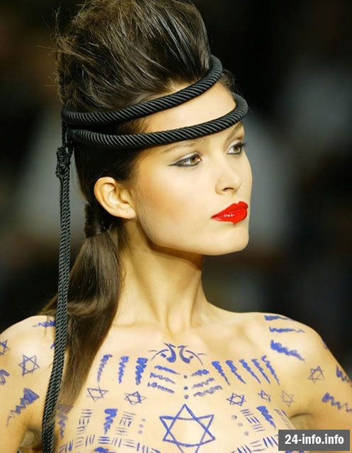 Петра Немкова топлесс