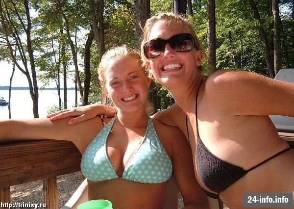 Девушки в бикини и летней одежде
