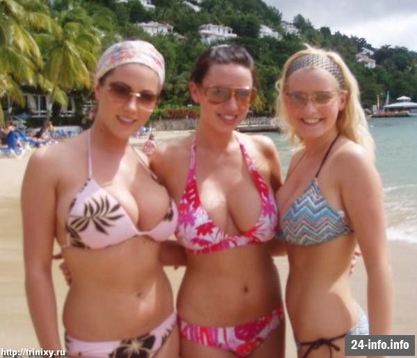 Девушки в бикини и летней одежде
