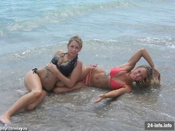 Девушки в бикини и летней одежде