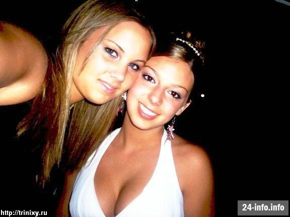 Девушки в бикини и летней одежде