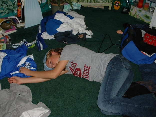 ВОТ почему девушкам противопоказан алкоголь!!!...........