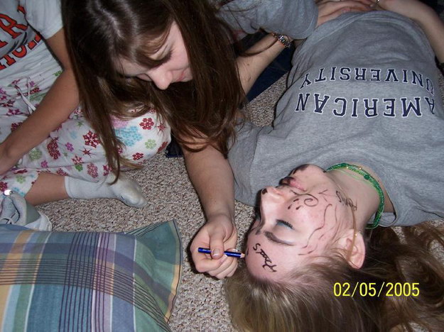 ВОТ почему девушкам противопоказан алкоголь!!!...........