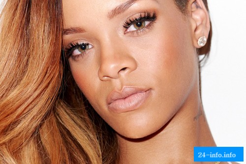 Смелый наряд Рианны