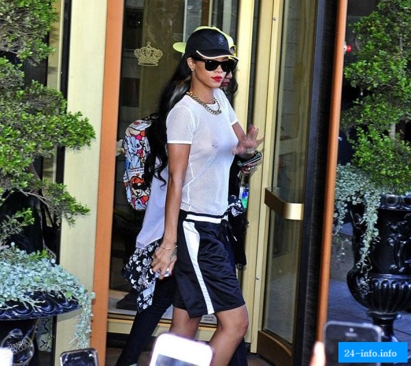 Смелый наряд Рианны