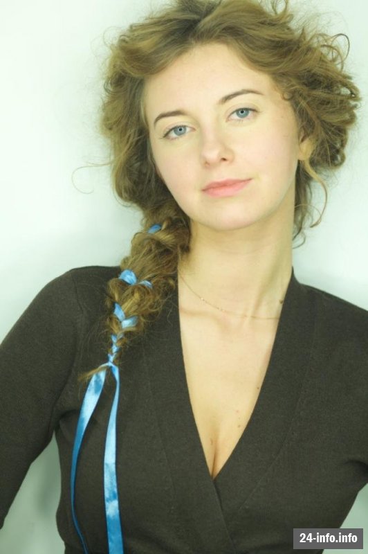 Наталья Костенева в юбке