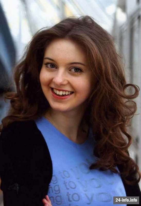 Наталья Костенева в юбке