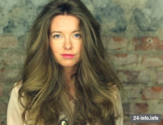 Наталья Костенева в юбке