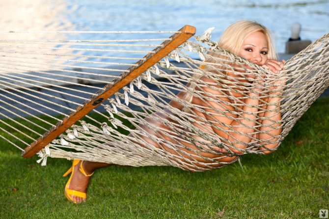 Девушка с большими сиськами  - Фото 18+