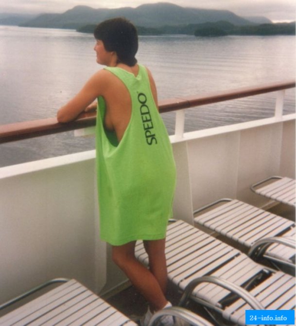 Невнимательность или случайность. Подборка девушек с выпавшими прелестями