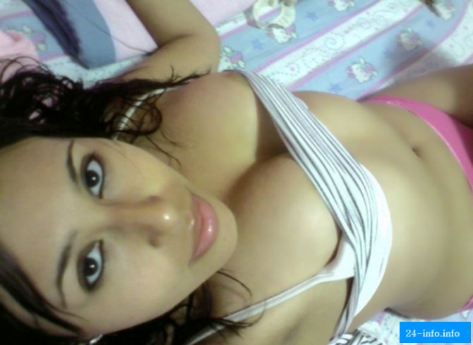 Невнимательность или случайность. Подборка девушек с выпавшими прелестями