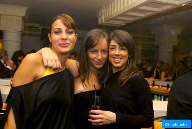 Невнимательность или случайность. Подборка девушек с выпавшими прелестями