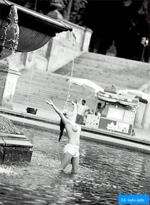 Фотограф борется за права женщин Нью-Йорка ходить топлесс  НЮ