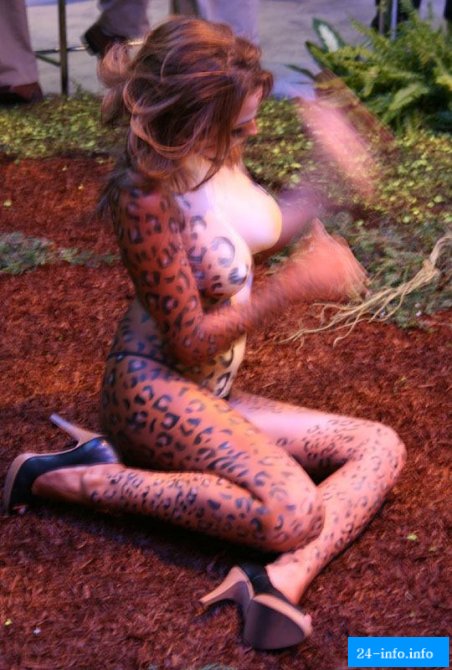 Девушка со стенда Samsung (16 фотографий)