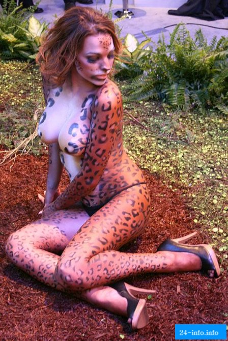 Девушка со стенда Samsung (16 фотографий)