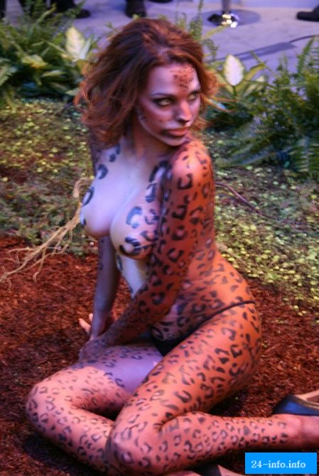 Девушка со стенда Samsung (16 фотографий)