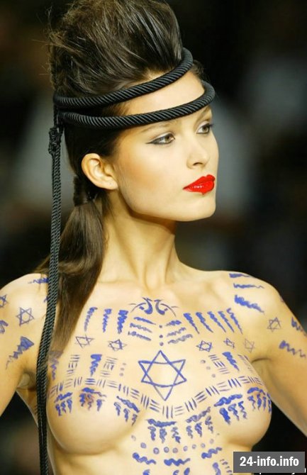 Петра Немкова топлесс