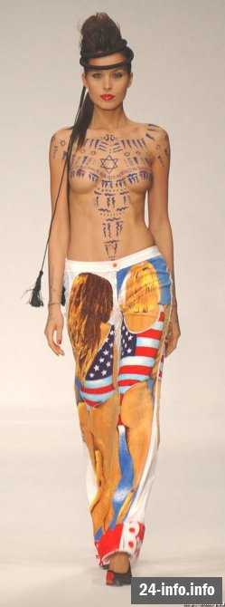 Петра Немкова топлесс