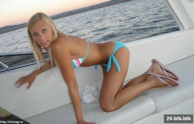 Девушки в бикини и летней одежде