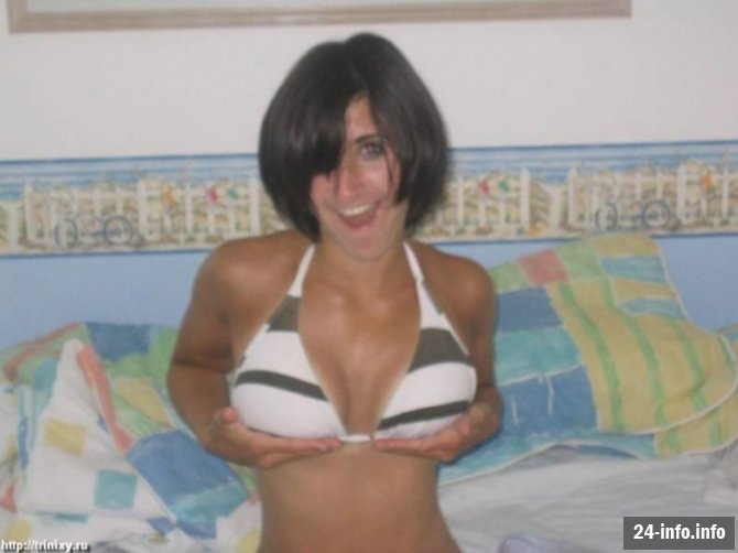 Девушки в бикини и летней одежде