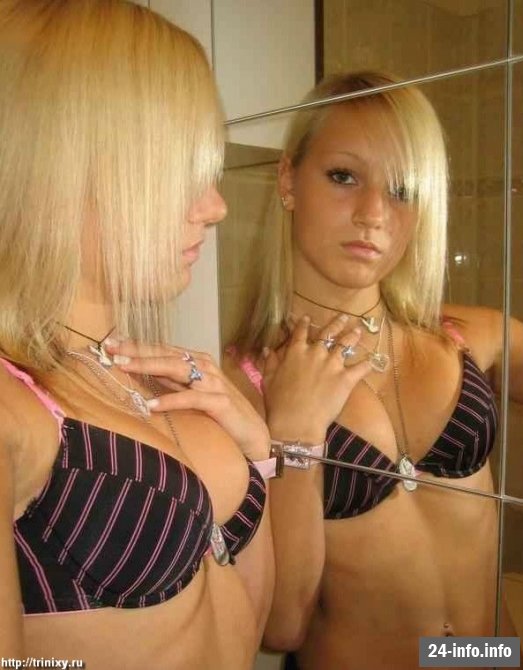 Девушки в бикини и летней одежде