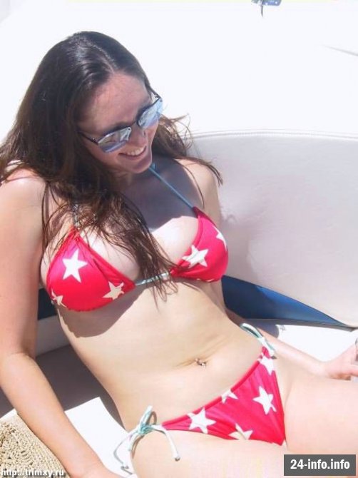 Девушки в бикини и летней одежде