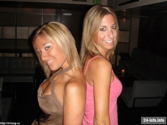 Девушки в бикини и летней одежде