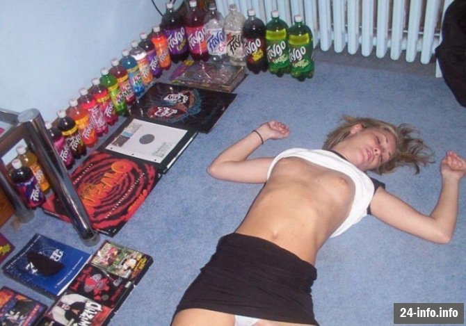 Небольшая подборка девушек топлес