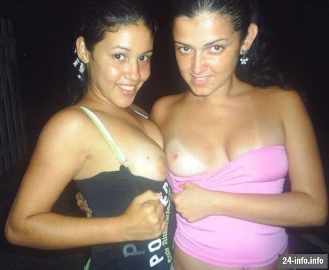 Небольшая подборка девушек топлес