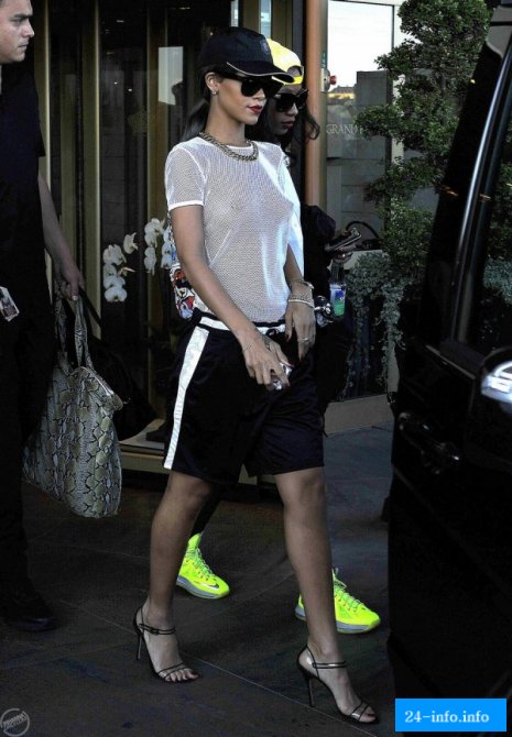 Смелый наряд Рианны