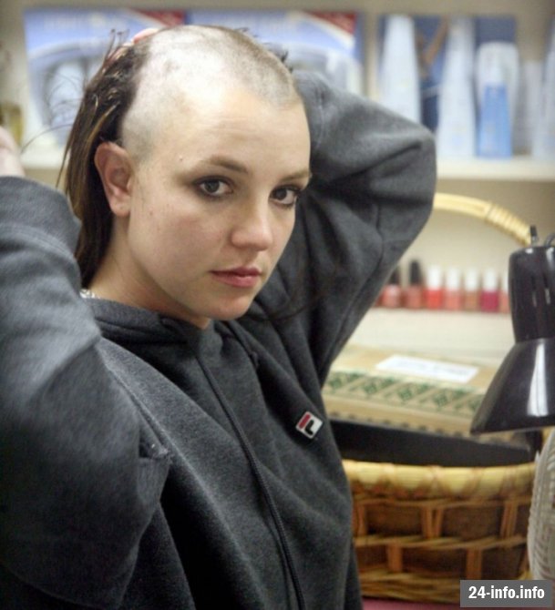 Лысая Бритни Спирс (17 фотографий) Добавлены новые фото