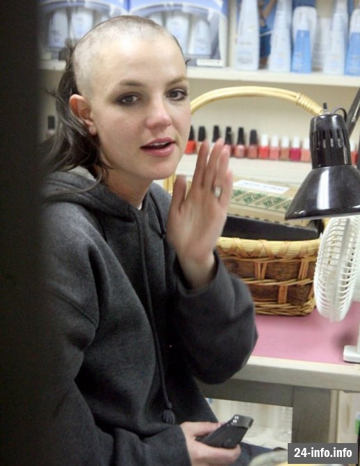 Лысая Бритни Спирс (17 фотографий) Добавлены новые фото