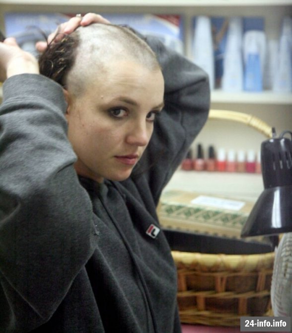 Лысая Бритни Спирс (17 фотографий) Добавлены новые фото