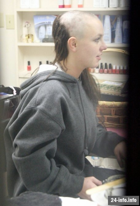 Лысая Бритни Спирс (17 фотографий) Добавлены новые фото