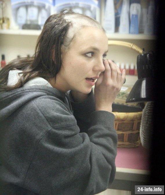 Лысая Бритни Спирс (17 фотографий) Добавлены новые фото