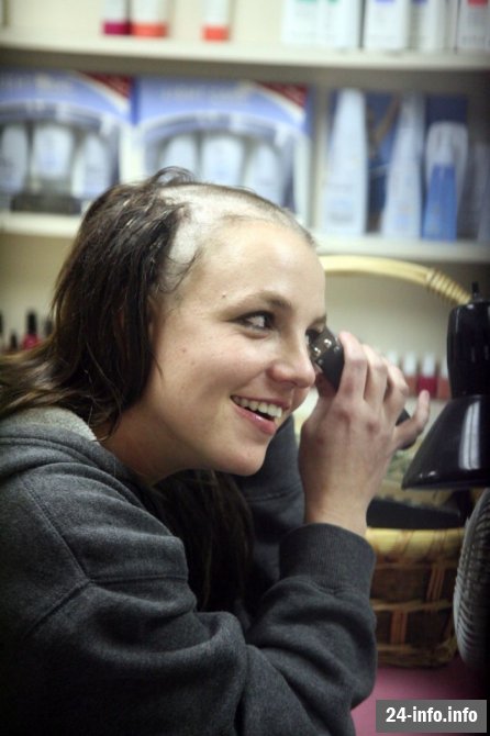 Лысая Бритни Спирс (17 фотографий) Добавлены новые фото